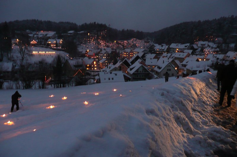 Blick ins Tal zum Lichterfest in Obertrubach