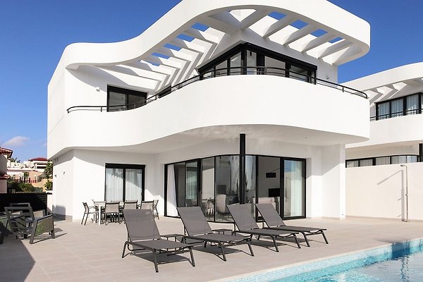 Ferienhaus La Marina-Urbanisation