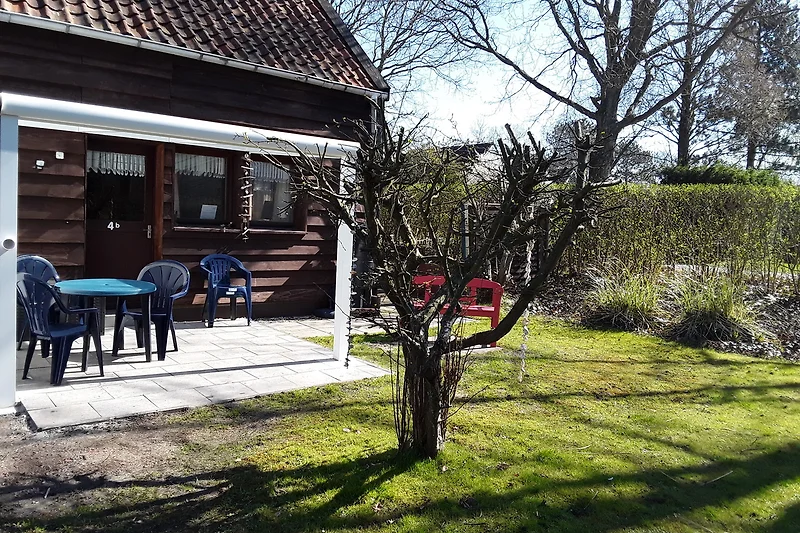 Gemütliches Ferienhaus mit schönem Garten und malerischer Landschaft.