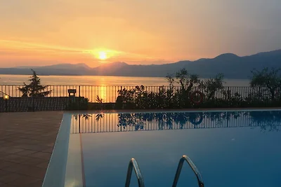 Residenza Torri mit Seeblick