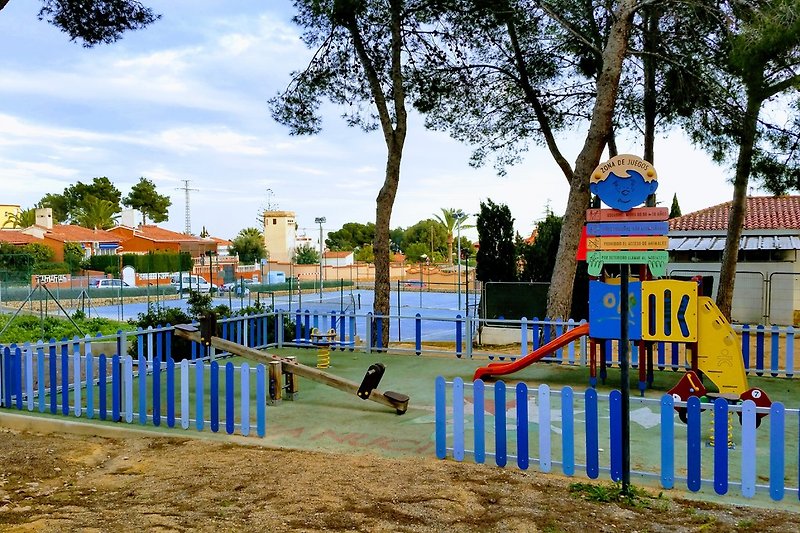 speeltuin + sportvelden op 300 meter van de villa (gratis ter beschikking)