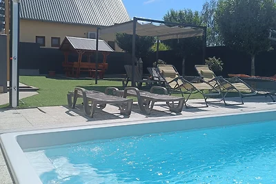 Appartamento Zöld con piscina