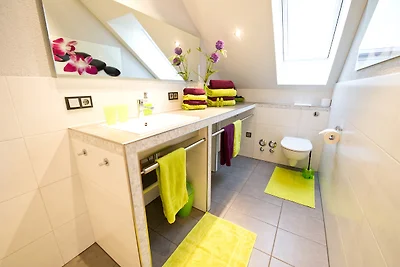 Longstay-Wohnung mit Dachbalkon zum