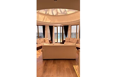 Penthouse Happy Moments