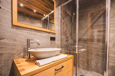 Alpine Essence Luxury Apartment in