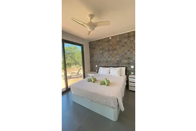 Casa Alfarobeira, villa with