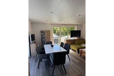Modernes Wohnen mit Terrasse Und