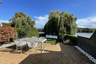 Luxus-Domizil am Wasser mit eigenem