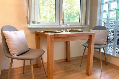 Haus am See mit Kamin in