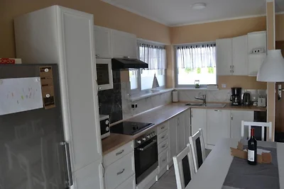 Ferienhaus Lilja mit Garten, Kamin