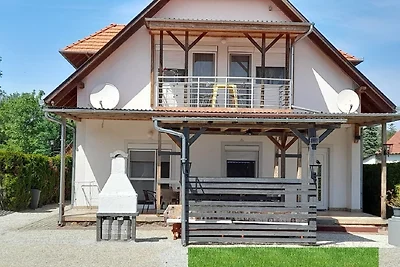 Ferienwohnung mit Pool, Wlan direkt