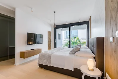 Luxury Villa Pax with heated