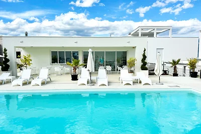 Atrium Blue Holiday House D