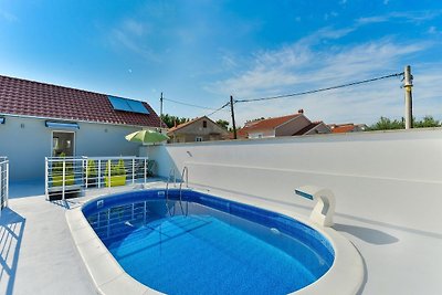 Villa Dragica mit Pool auf Terasse