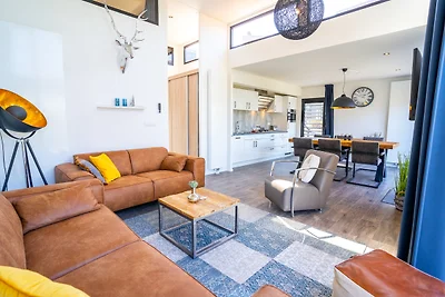 Excellent Cube mit Dachterrasse.