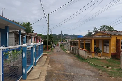 Hostal El Almendro Maritza y Omar