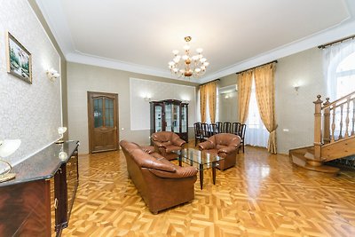 Three bedroom. 7 Zhylyanska St.