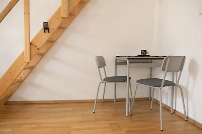 Gemütliches Studio mit Hochbett im