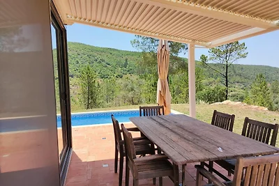 Casa Alfarobeira, villa with