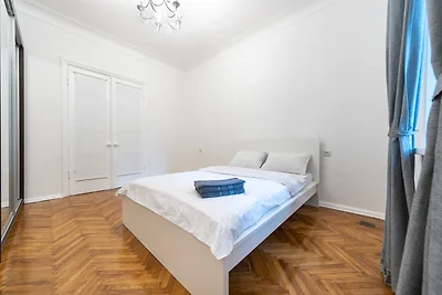 One bedroom. 17 Khreshchatyk str.