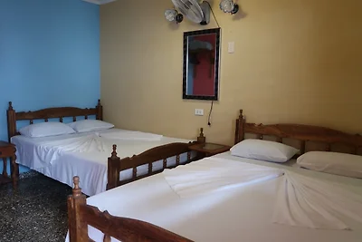 Hostal El Almendro Maritza y Omar