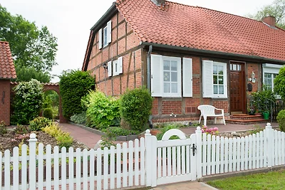 Elbwiesenhaus mit schönen Garten