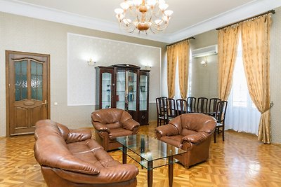 Three bedroom. 7 Zhylyanska St.