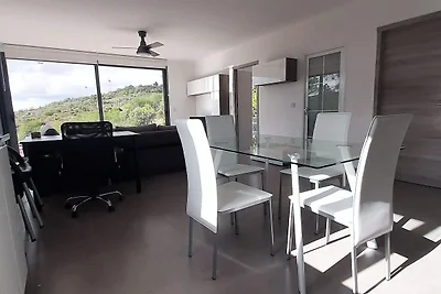 Casa Alfarobeira, villa with