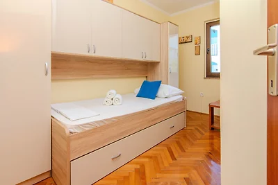 Holiday home Suric