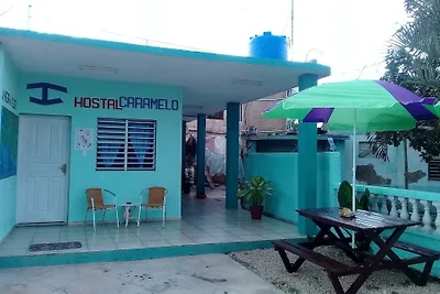 Hostal Caramelo - La Negra y Elier