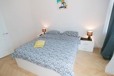 One bedroom. Lux. 17 Baseina str.