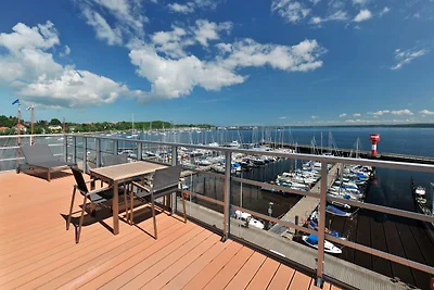 Apartment 35, "Captain's