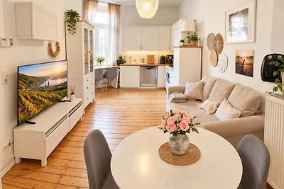 Velmora Boutique Suites: Cozy