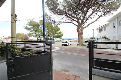 Beach Apartmet - 20 mt from the