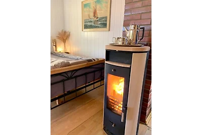 Haus am See mit Kamin in