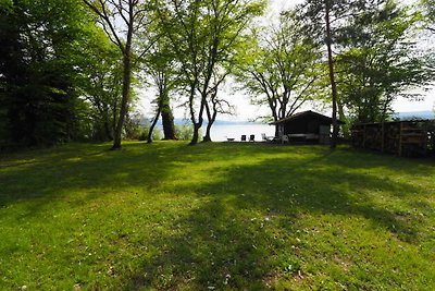 Häuschen direkt am See