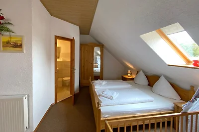 Doppelzimmer Julius mit Kinderbett