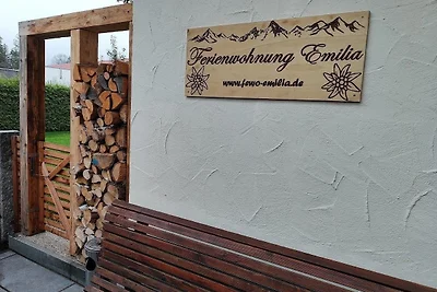 Ferienwohnung Emilia mit Bergblick