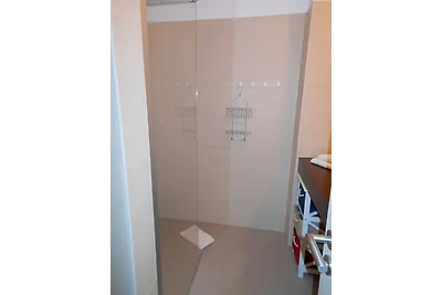 Apartment 32, Apartmenthaus