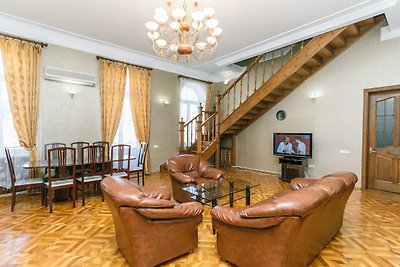 Three bedroom. 7 Zhylyanska St.