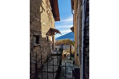 Casa di Luna, Case di Zali