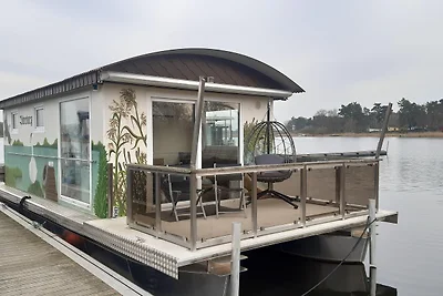 Hausboot, schwimmendes Ferienhaus