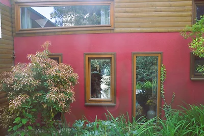 Rotes Kreativ-Ferienhaus