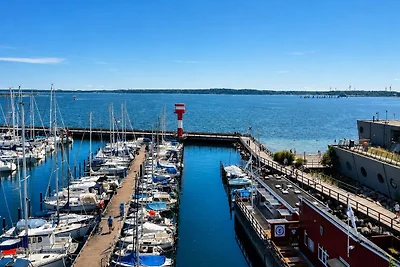 Apartment 35, "Captain's