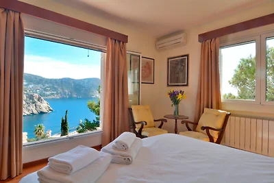 Villa with incredible sea views and