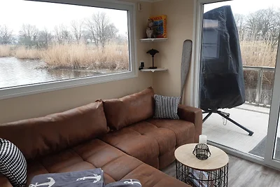 Hausboot, schwimmendes Ferienhaus