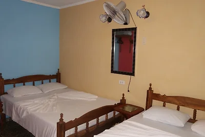 Hostal El Almendro Maritza y Omar