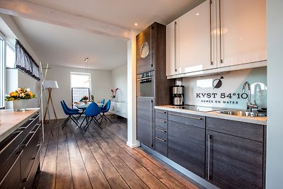 KYST 54°10 Floating Home 1