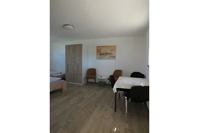Ein Raum Apartment B