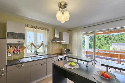 Villa mit eingezäuntem Garten und